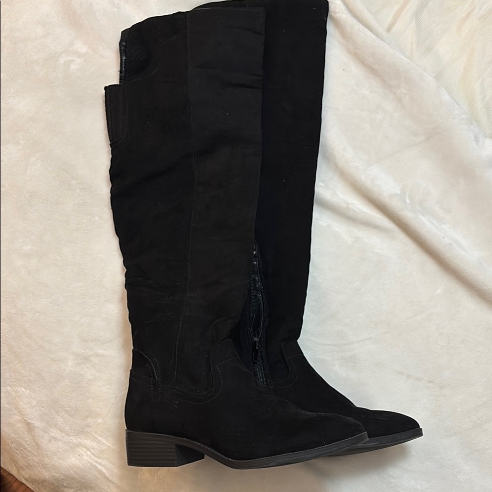 Women's Black Knee-High Boots‎